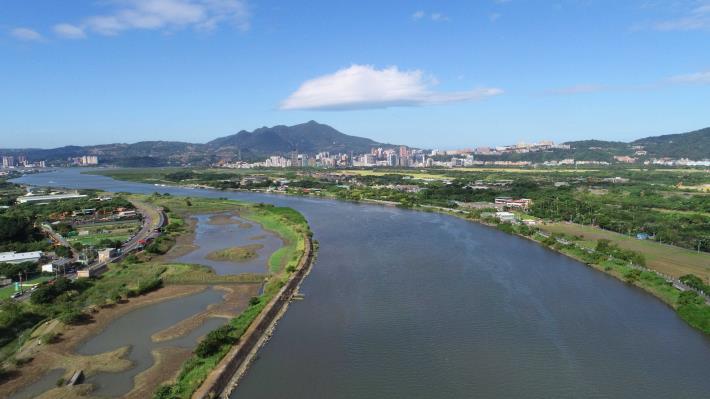 「社子島環島自行車道」擁有北市難得的河濱濕地生態