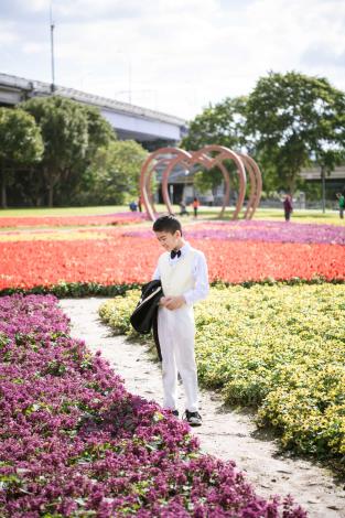 古亭河濱花海繽紛 是拍照的好地點  -「2019古亭河濱花海撩妹金句徵選活動」首獎得主之家人於古亭河濱花海拍攝之作品 (2)