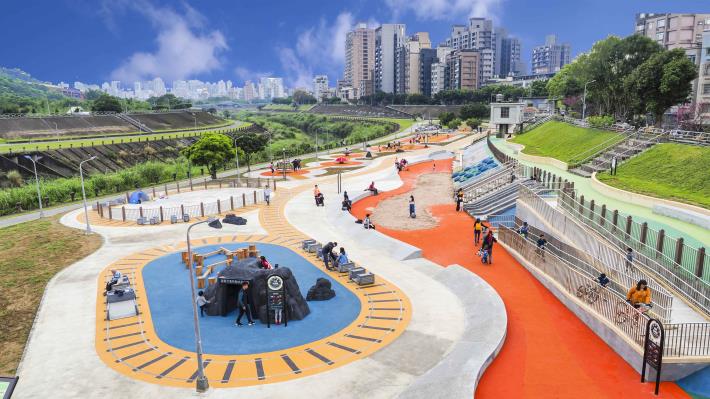 道南河濱公園恆光橋下游共融式遊戲場