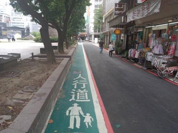 中山堂前廣場周邊進行側溝更新工程，日前工程已完工，為維護環境市容盡一分心力。