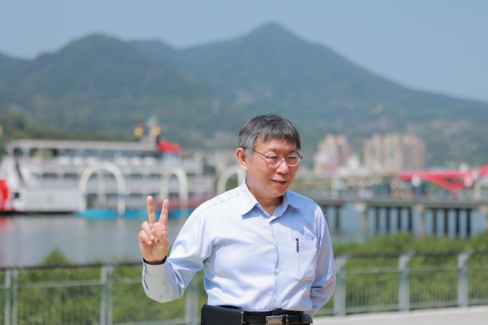 關渡碼頭周邊設施改善 柯市長開心拍照
