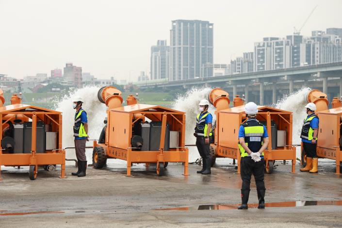 北市113年度水災防汛搶險演練   12英吋移動式抽水機組演練