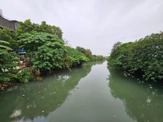 完成河面清除作業 北投五分港溪換新風貌2