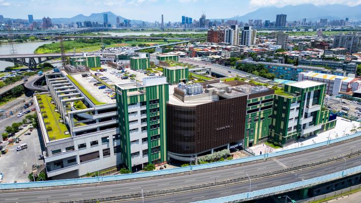 「代辦臺北市市場處所屬公有環南市場改建工程主體工程｣榮獲「工程永續與環境美學獎｣「美學與景觀類-佳作｣肯定