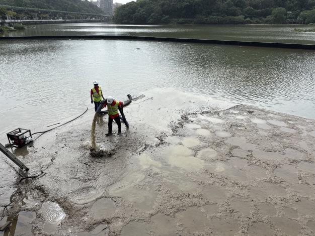 大湖公園沉砂池清淤工程 施工照片