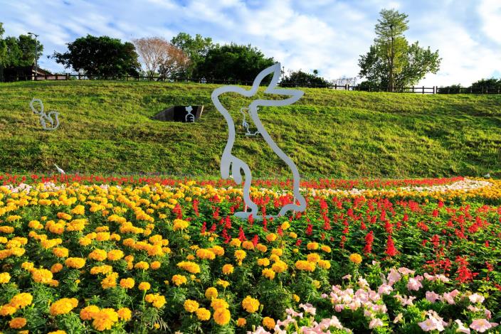 周邊也有許多可愛的小動物們與民眾共遊