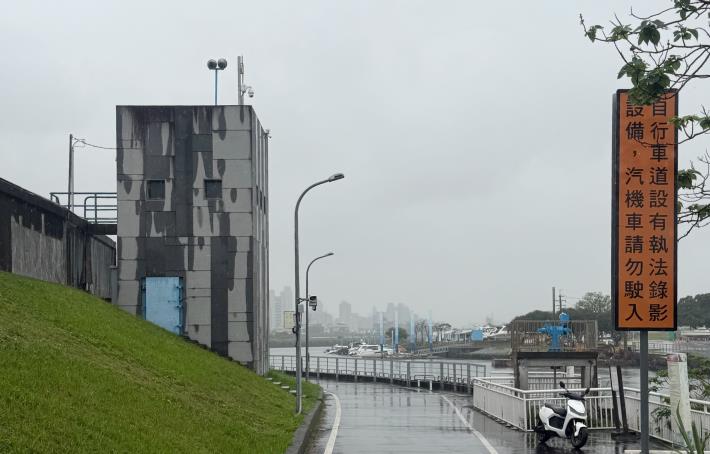 雙溪左岸河雙21鐵便橋旁