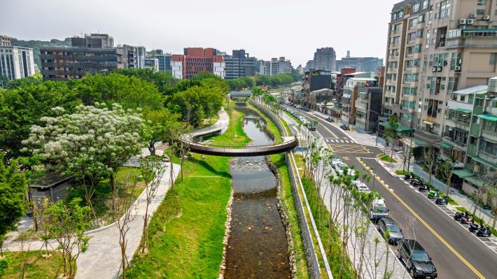 「磺港溪再造工程」今天舉辦竣工典禮 圖中為 共月橋