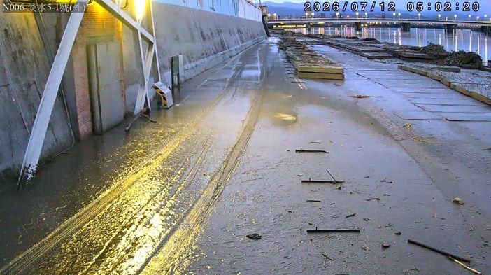 延平河濱公園泥濘遍地 新店溪3-2號(華翠)疏散門至淡水河6號(敦煌)維持封閉 (3)