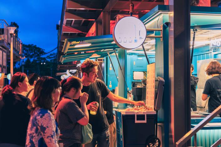 關渡碼頭貨櫃市集 每一個貨櫃屋都是一個新的味蕾探索