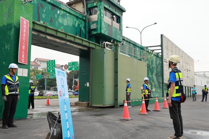 北市113年度水災防汛搶險演練 疏散門啟閉演練