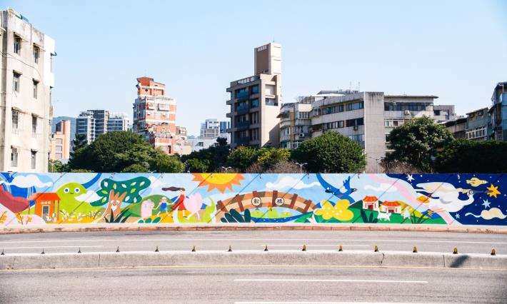 石牌橋往北投右側堤壁彩繪美化完工