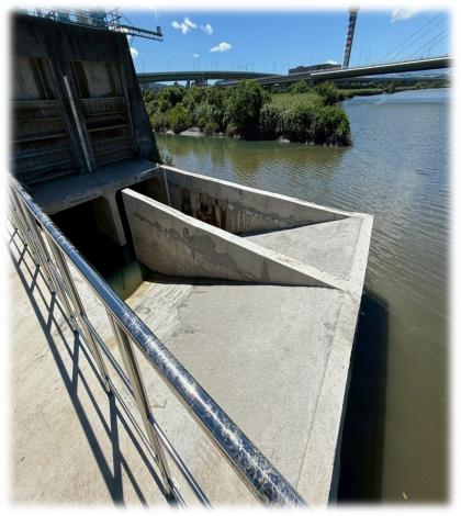 圖片1-壓力箱涵改善為開放式明渠(往閘門處拍攝)