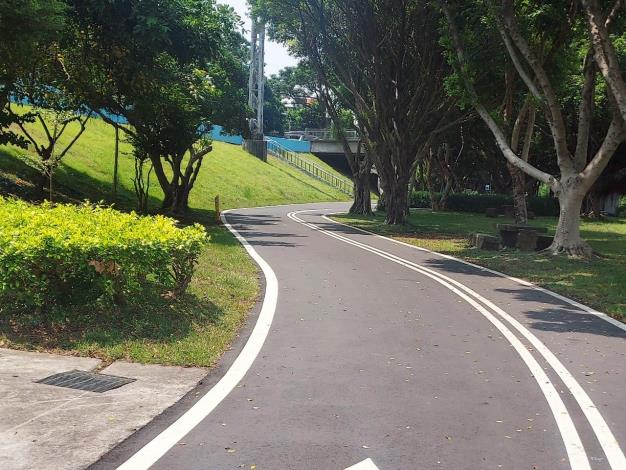 圖片2-自行車道改善重新銑鋪(雙溪左岸福林橋至雨農橋段)