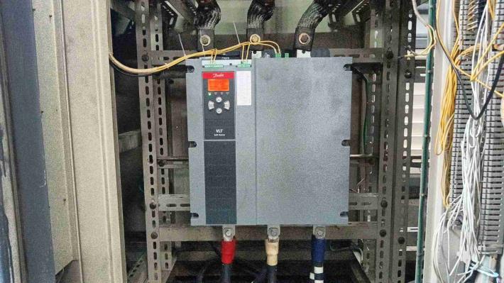 特一左抽水站UCP盤內緩衝啟動器更新