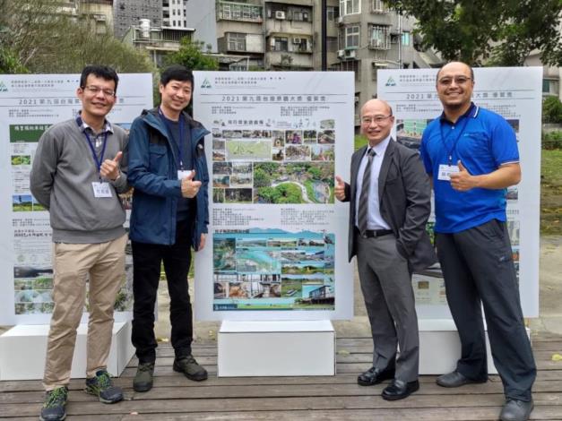 第九屆台灣景觀大獎水利處場外合影 左起范振峰科長、游良言科長、張凱堯總工程司、劉柏廷科長