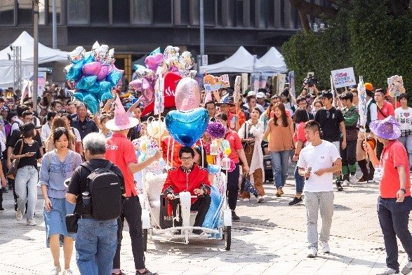 夢想童話踩街吸引大量民眾參加