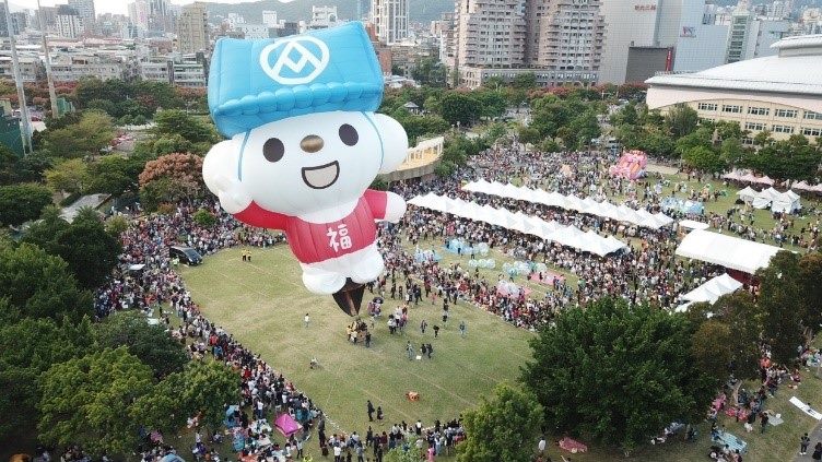 福利熊熱汽球首度於天母搞什麼鬼登場