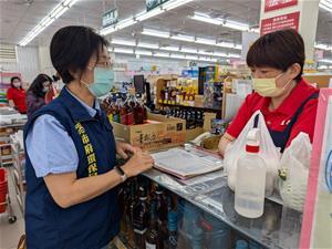 圖三、環保局對市售環藥販售業者進行查核
