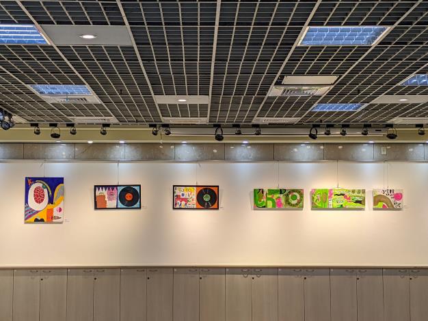 圖3-本展覽展出卡沃蘊藏幸福元素的多媒材作品透過藝術將「幸運」、「感恩」