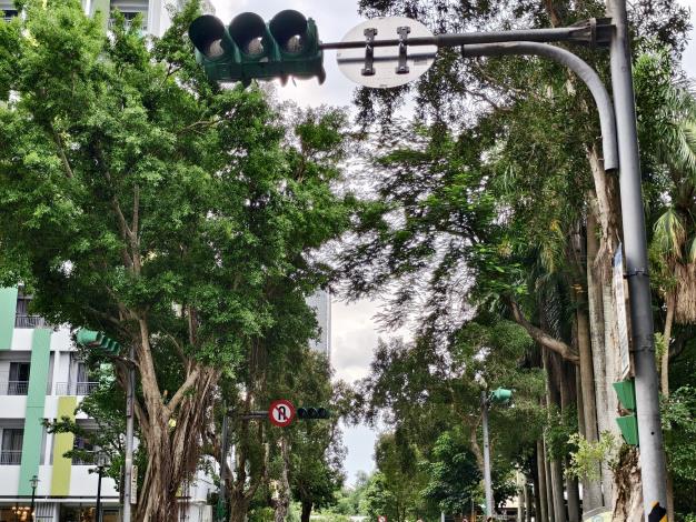 公館國小校門口-大安區基隆路四段41巷68弄2號-後