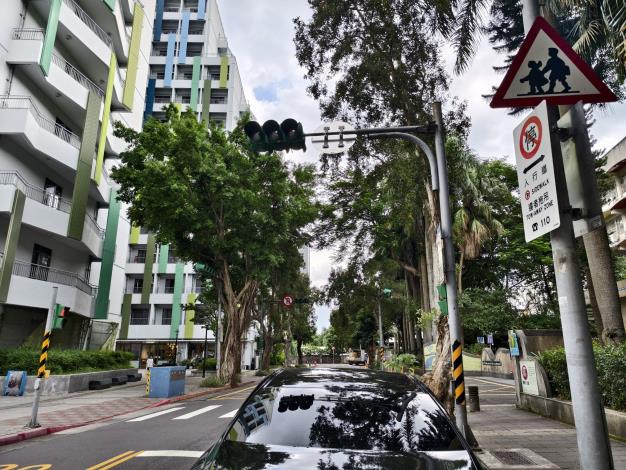 公館國小校門口-大安區基隆路四段41巷68弄2號-前