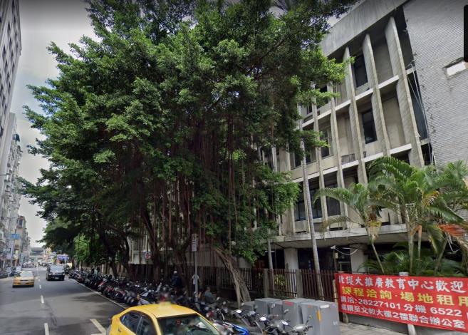 台大醫院北護分院行道樹修剪改善前01...JPG