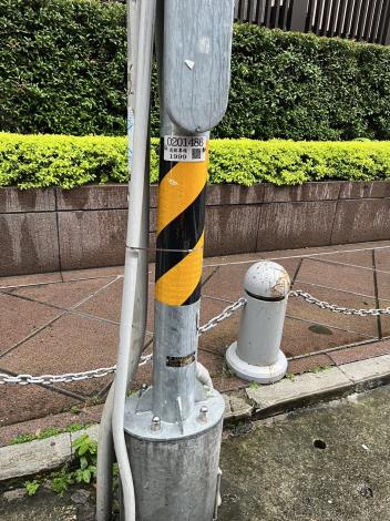 長庚醫院設置反光貼片蓋善後02