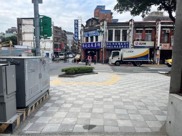 北護鋪面修復後2