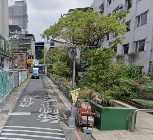 臺北市立聯合醫院-昆明院區-更換燈桿施工(前).JPG