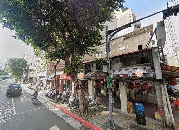 林森中醫-林森北路與雙城街13巷口移設號誌前