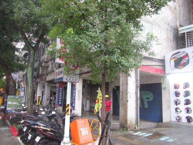中正區和平西路一段142號-遮擋路牌前