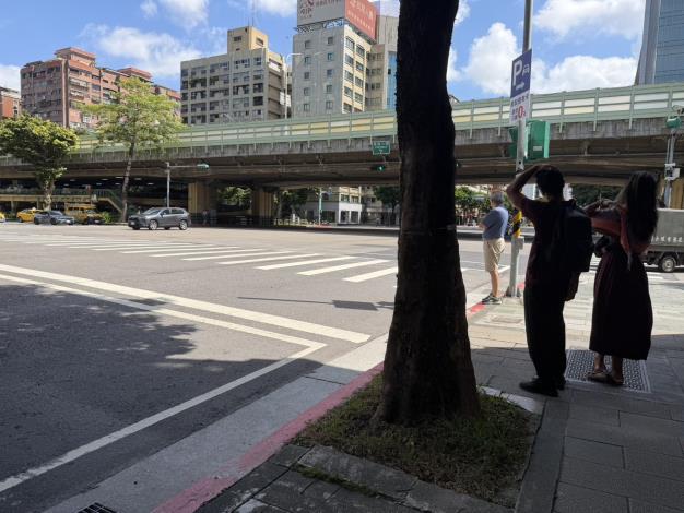 民生東路二段178號前(建國路口)-完成照