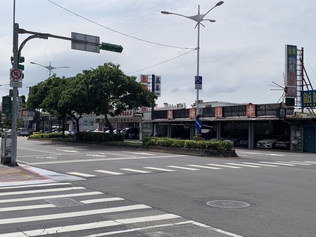 民族東路284號前分隔島V