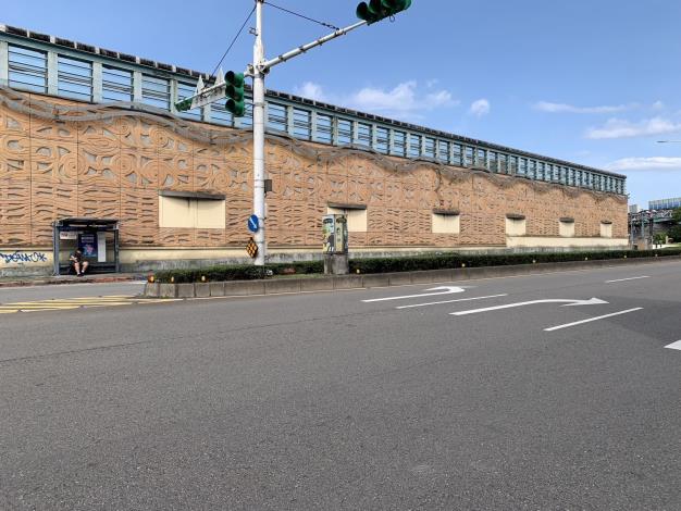 民族東路544號前分隔島V