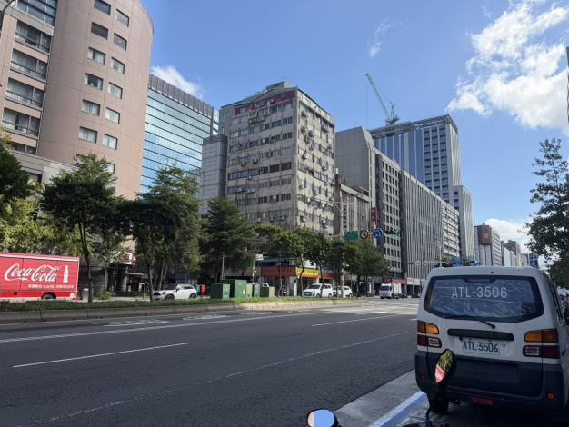 南京東路三段168號前分隔島-完成照