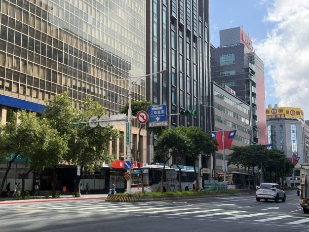 南京東路二段174號前分隔島-完成照