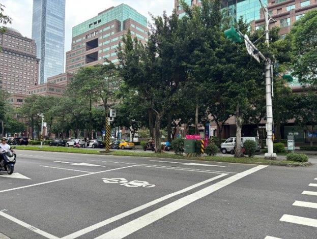 V03松仁路永吉路與(Apple信義A13)交叉口-前