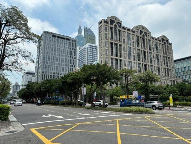 V05松仁路2號前分隔島-前