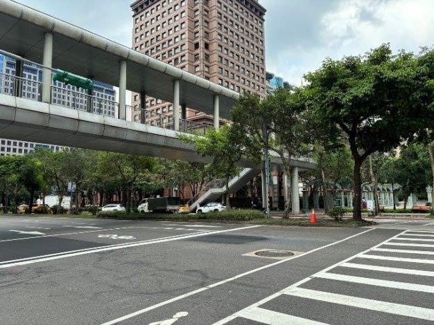 V07松仁路38號前(空橋處)-前