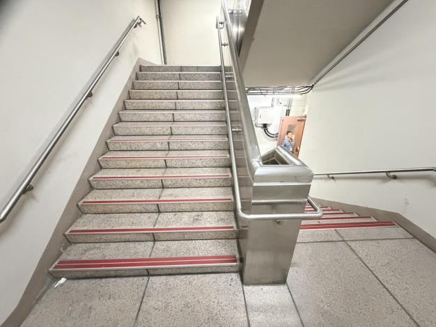 動態檢查-安全梯無堆積雜物