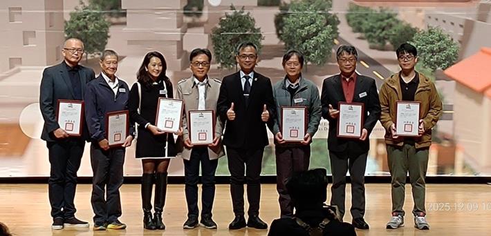 頒發優良公寓大廈評選委員感謝狀