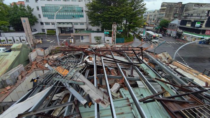 屋頂既存違建隔出三個以上使用單元、頂二層（大同拆後）2