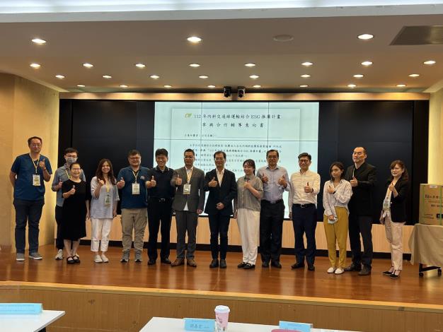 邀請臺北市政府交通局及活動執行團隊代表與內科企業宣示簽訂合作意向書