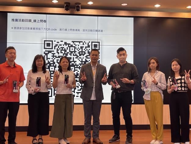 抽獎時間由內科協會張博堯副理事長抽出電動牙刷獎項得獎企業