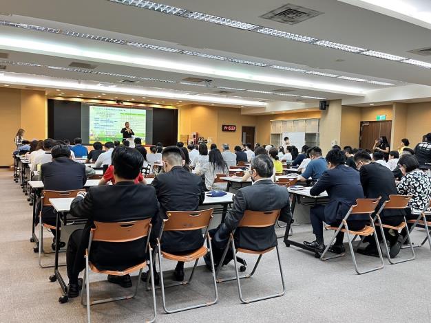 內科協會廖全平理事長為第一場活動致詞