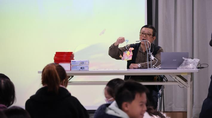 洪新富老師分享自己設計的創意提燈「台北小Ｑ」.JPG
