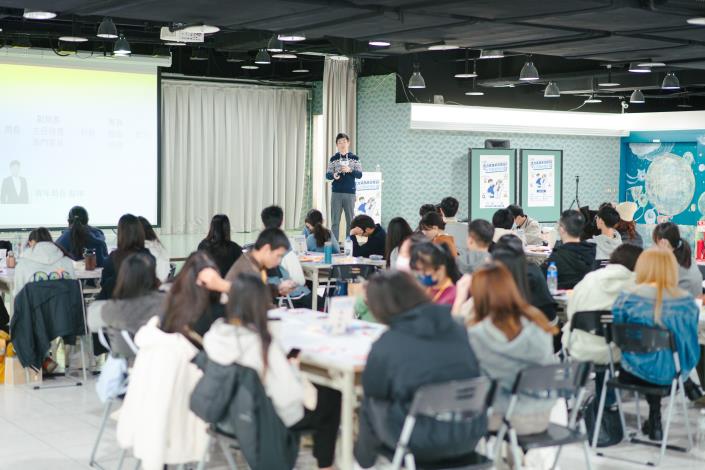 圖九_青力青為前導計畫培力工作坊學生上台發表環節