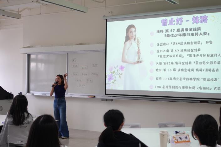 邀請來自各領域的重量級講師老師進行授課.JPG