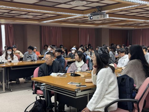 The Department for Youth holds an information session on the International Student Internship Program at National Chengchi University.